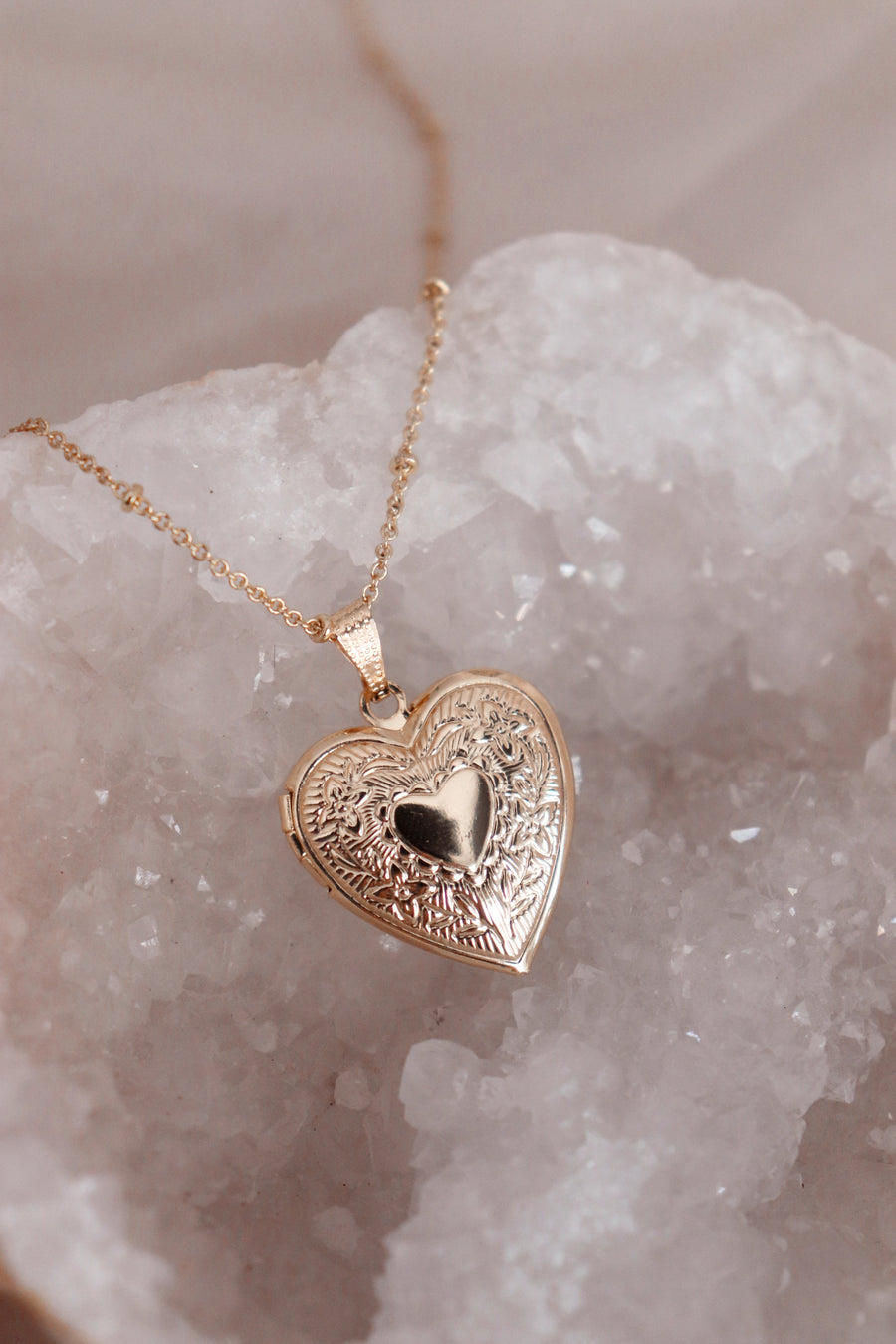 Sacred Heart | Golden heart locket necklace