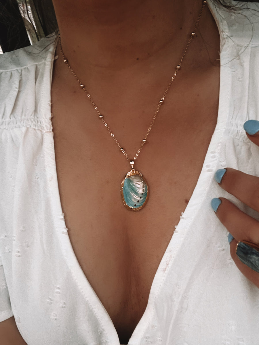 *PRE-ORDER* Calypso | Reversible Aura Seashell Necklace