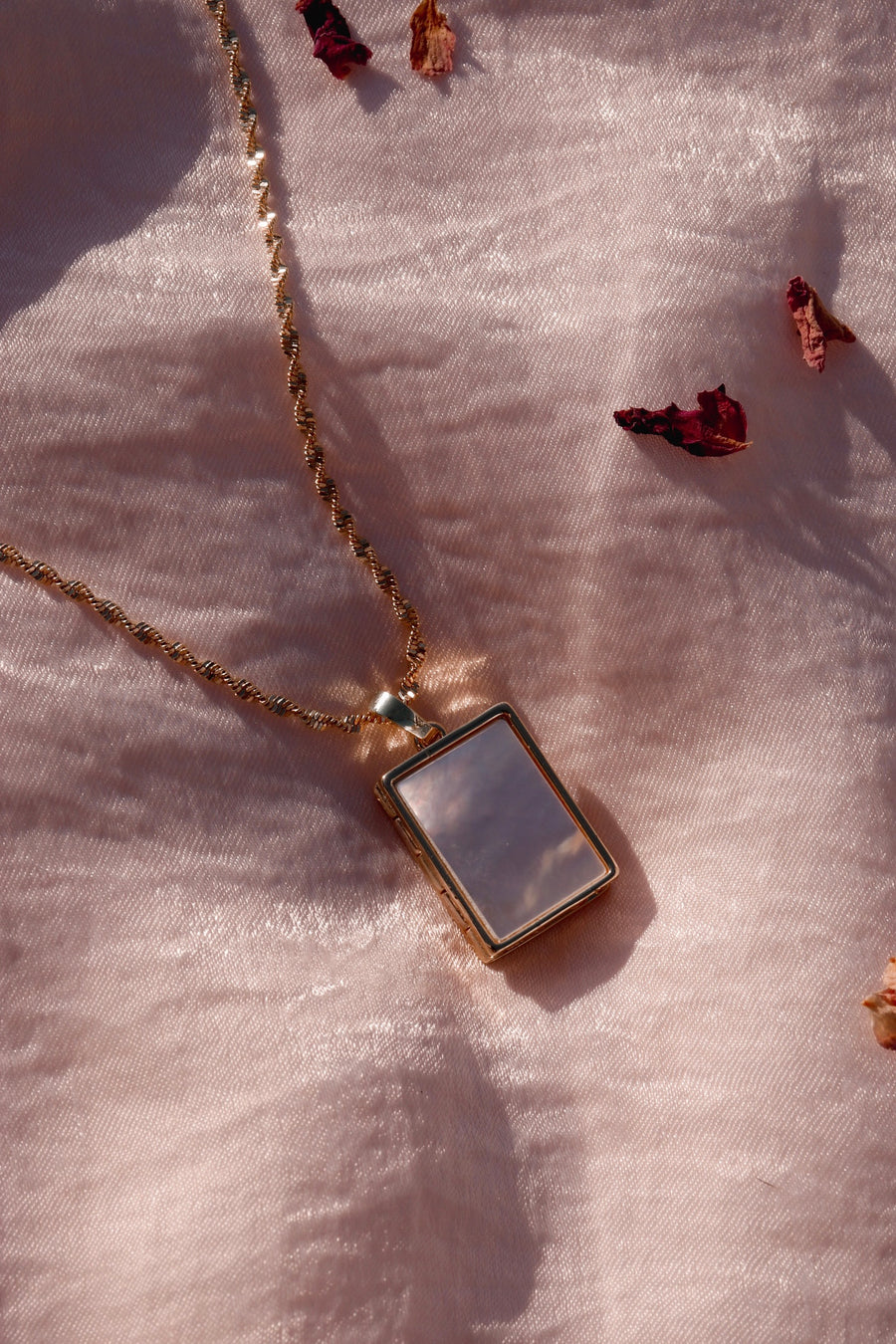 Love story | mother of pearl locket